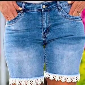 New blue jean Bermudas with lace trim Sz.L